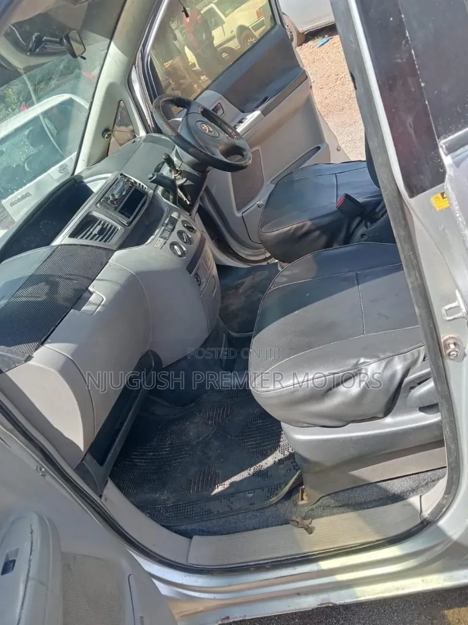Toyota Noah 2004 Silver