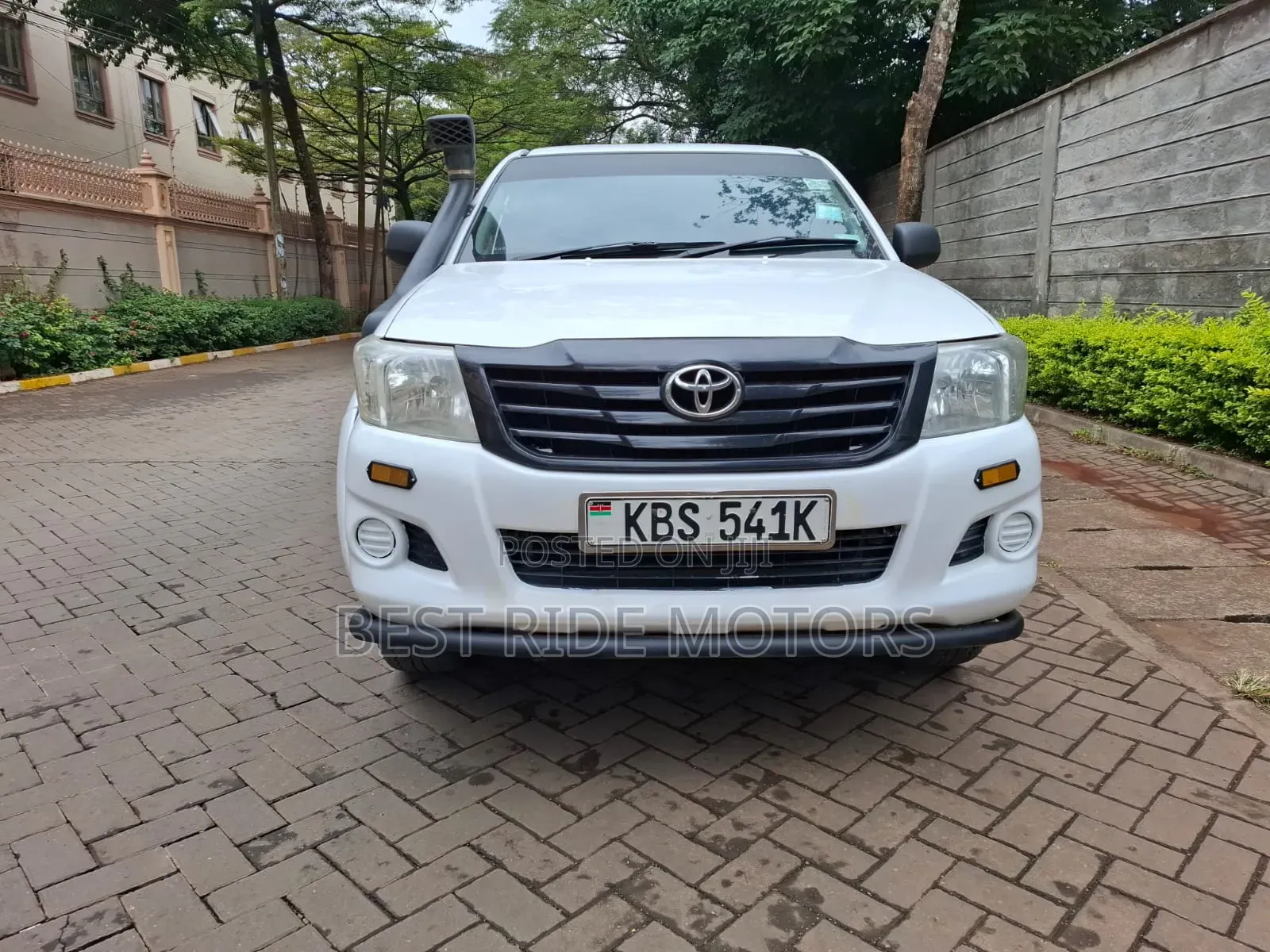 Toyota Hilux SR 4x4 2013 White