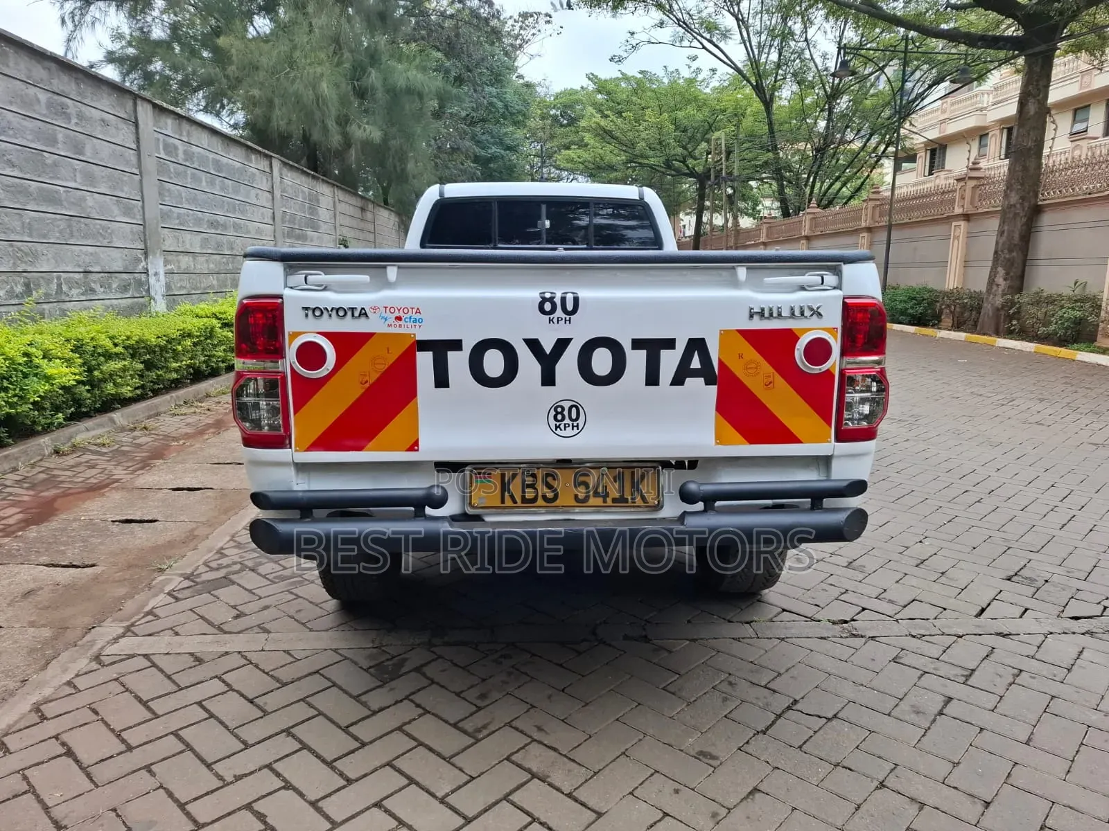 Toyota Hilux SR 4x4 2013 White