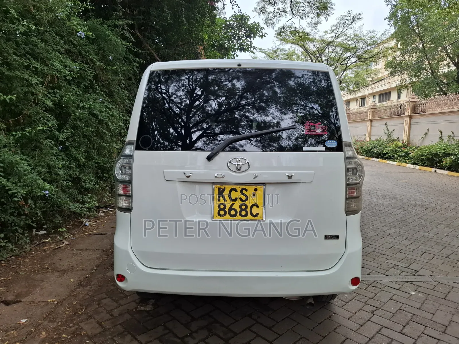 Toyota Voxy 2011 White