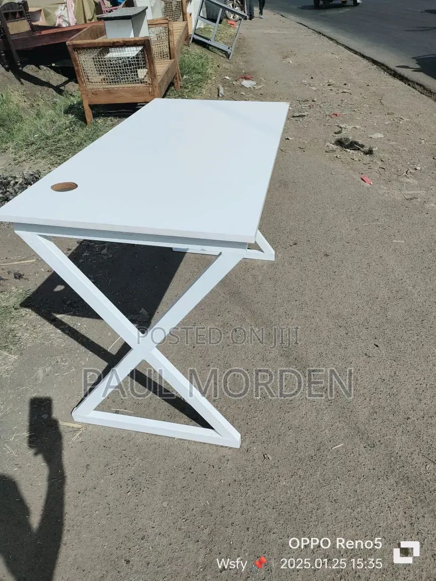 Modern Standard Office Desk 1.2m
