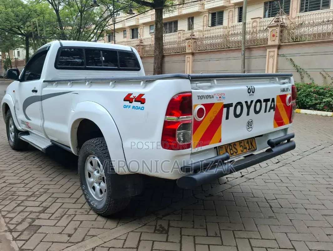 Toyota Hilux 2012 White