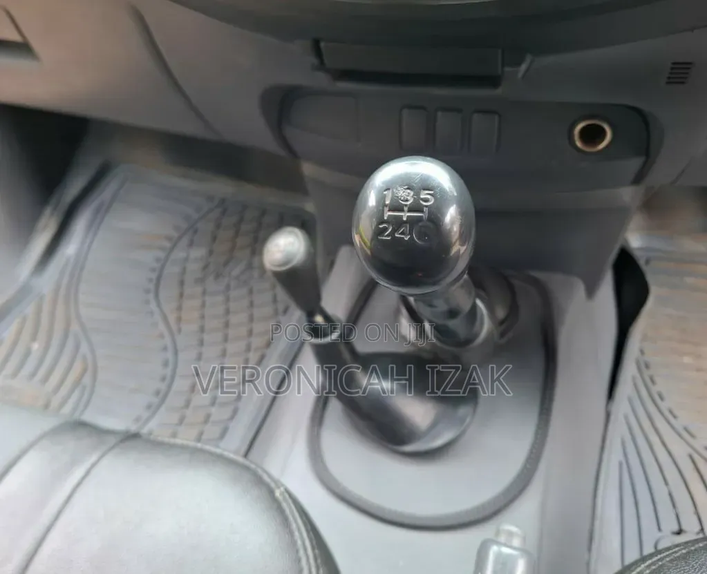 Toyota Hilux 2012 White