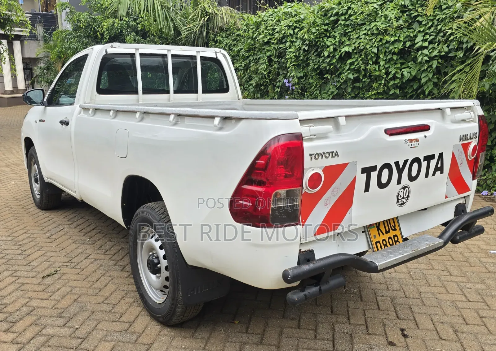 Toyota Hilux 2024 White