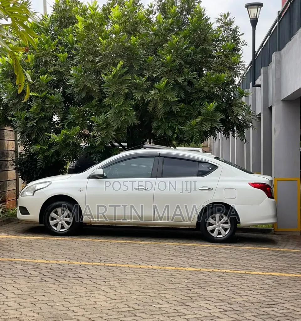 Nissan Tiida 2015 White