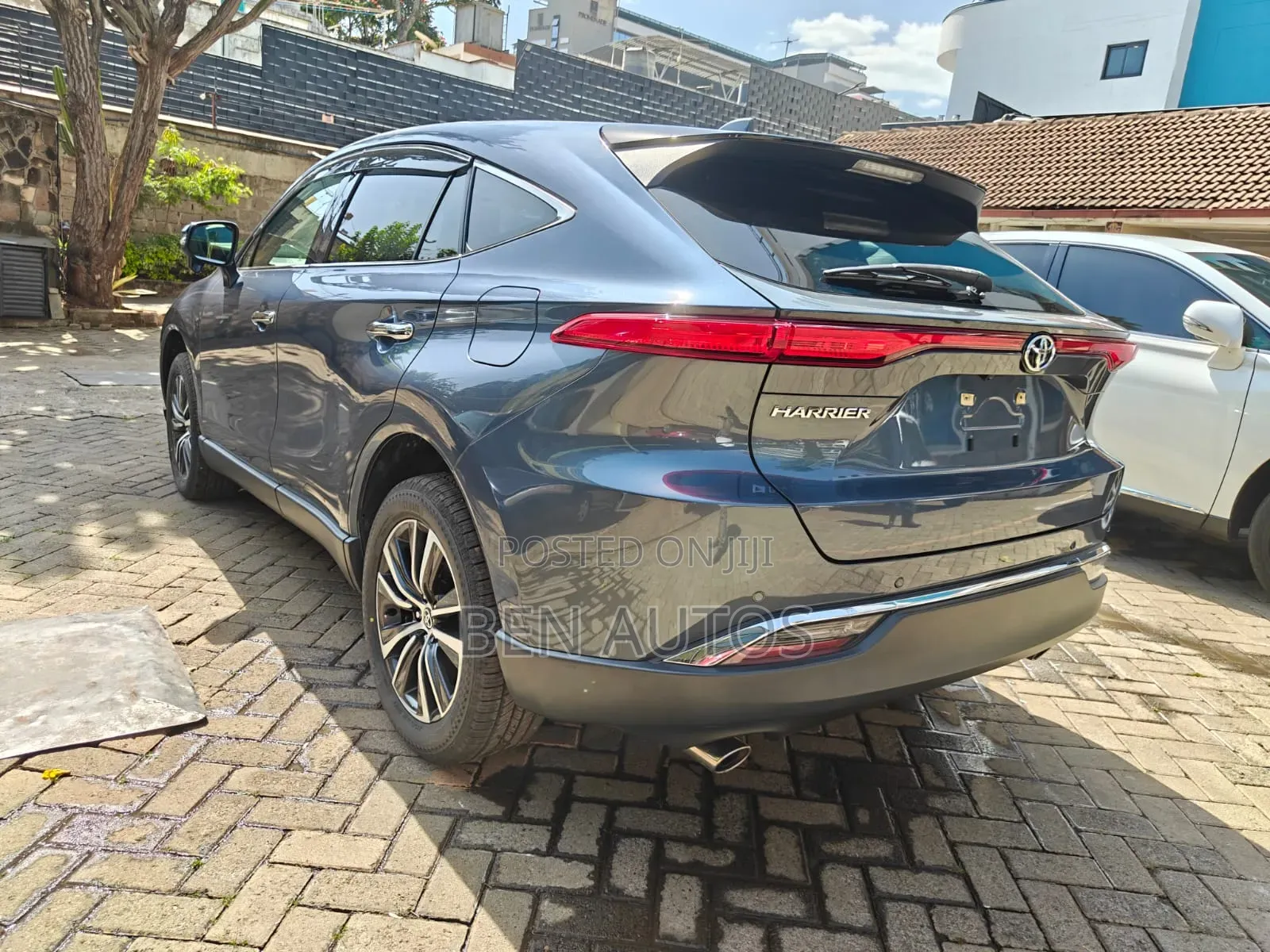 Toyota Harrier 2.0 2021 Blue