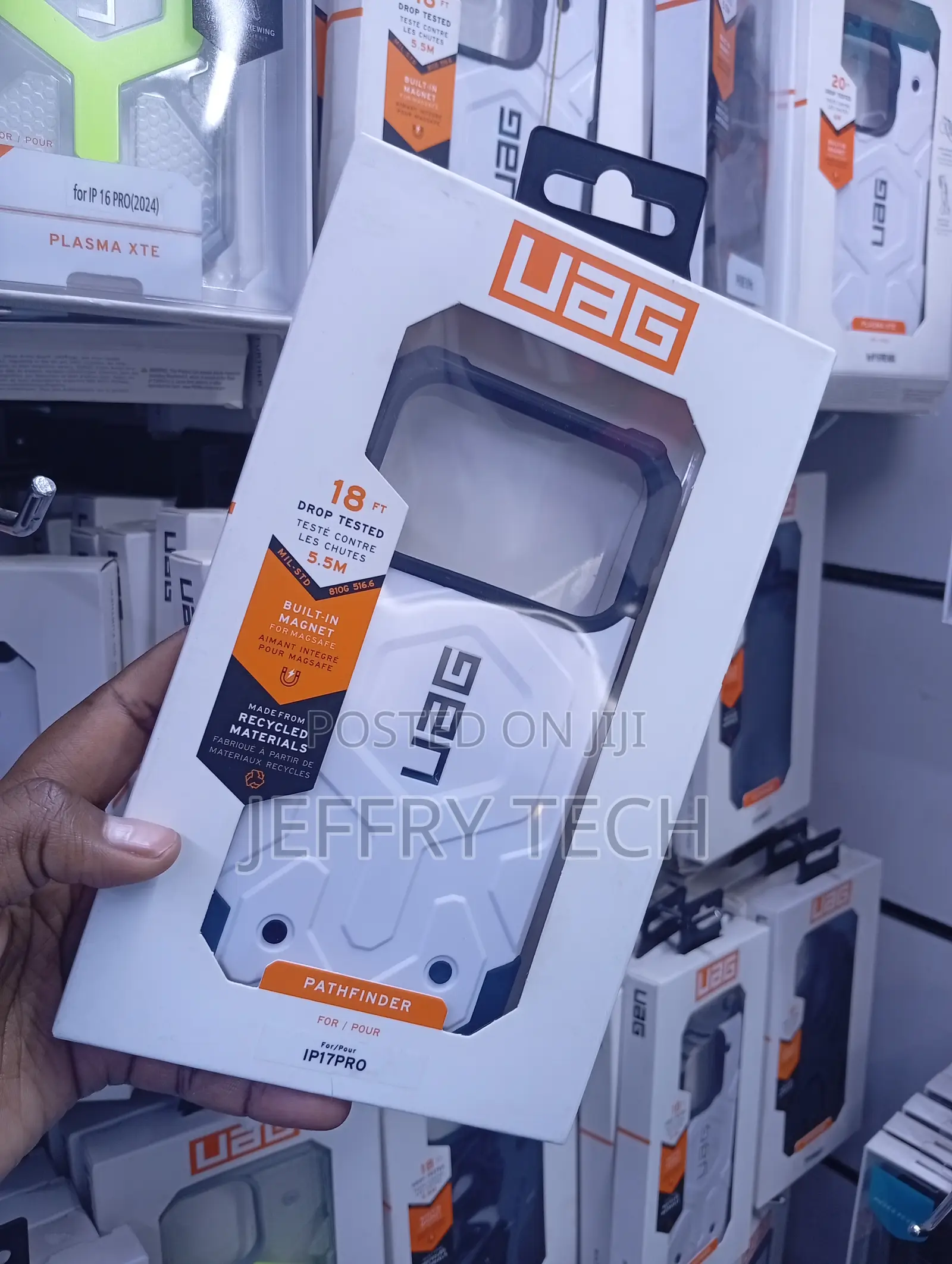 iPhone 17 Pro White / Black Trim Case
