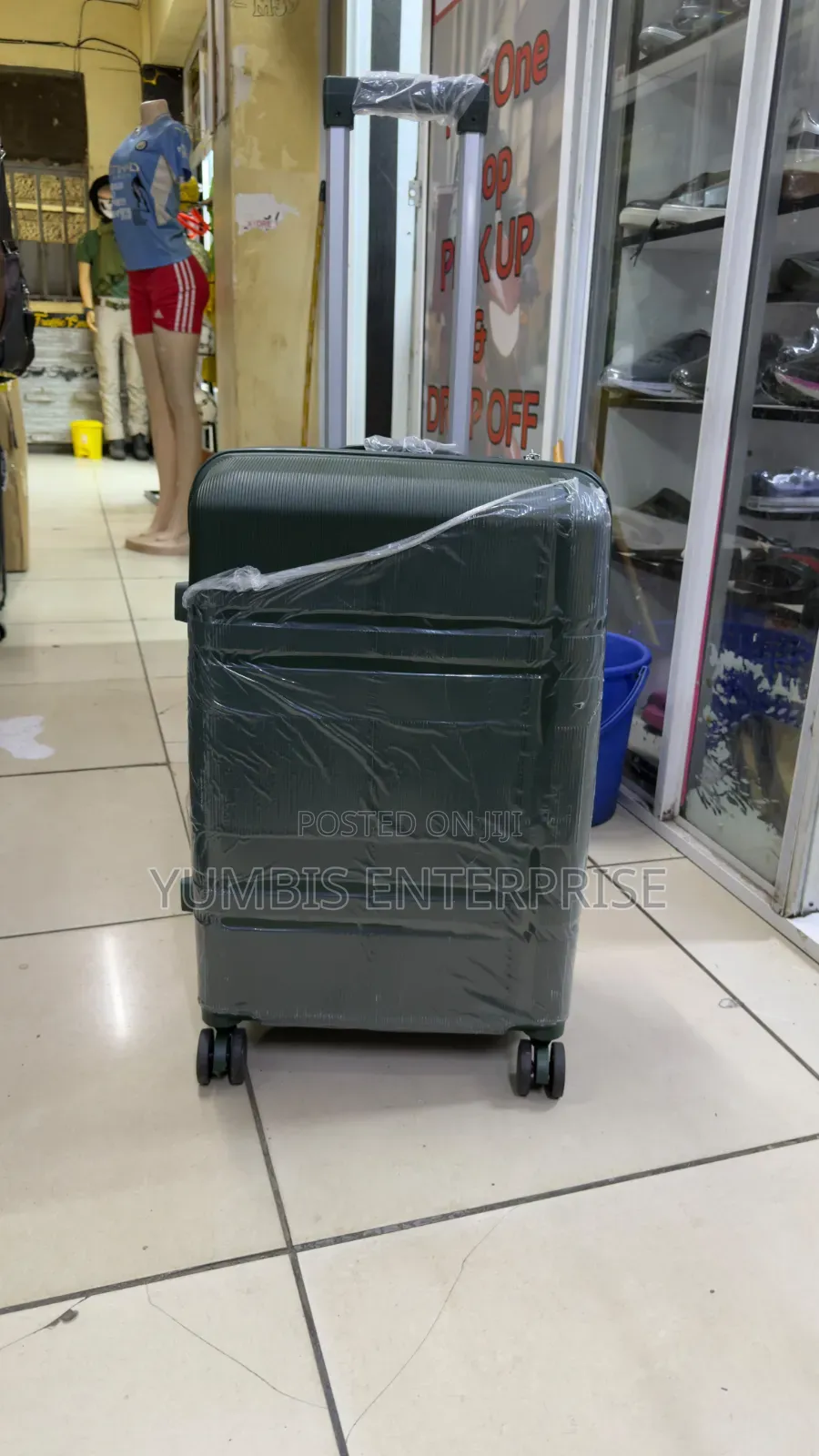 Jungle Green Rubber Suitcase Large Size Size 28' at 3800