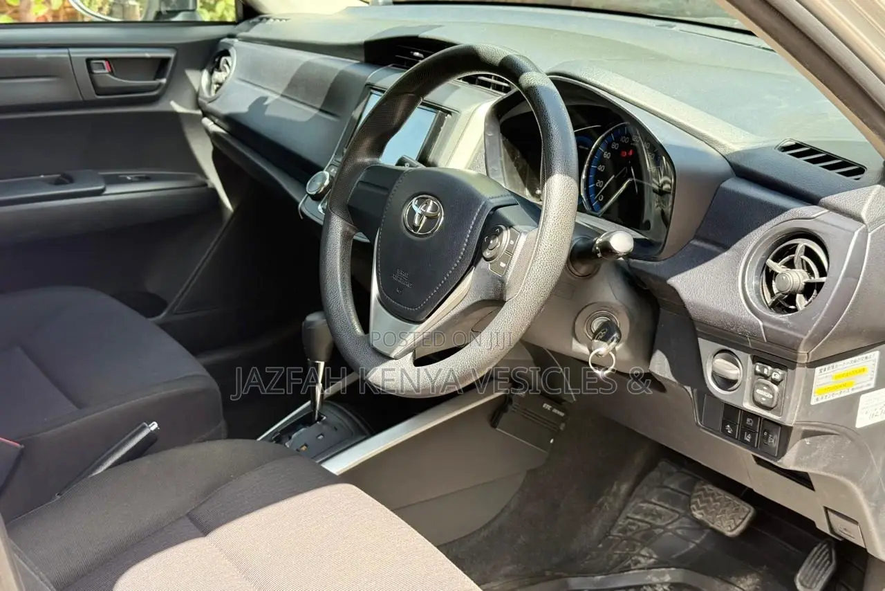 Toyota Corolla Fielder 1.5 Hybrid FWD 2018 Silver
