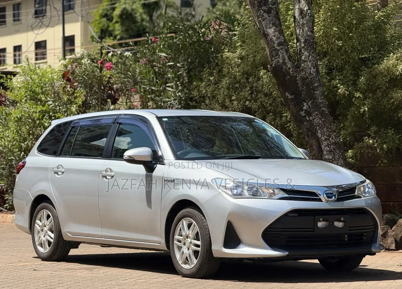 Toyota Corolla Fielder 1.5 Hybrid FWD 2018 Silver