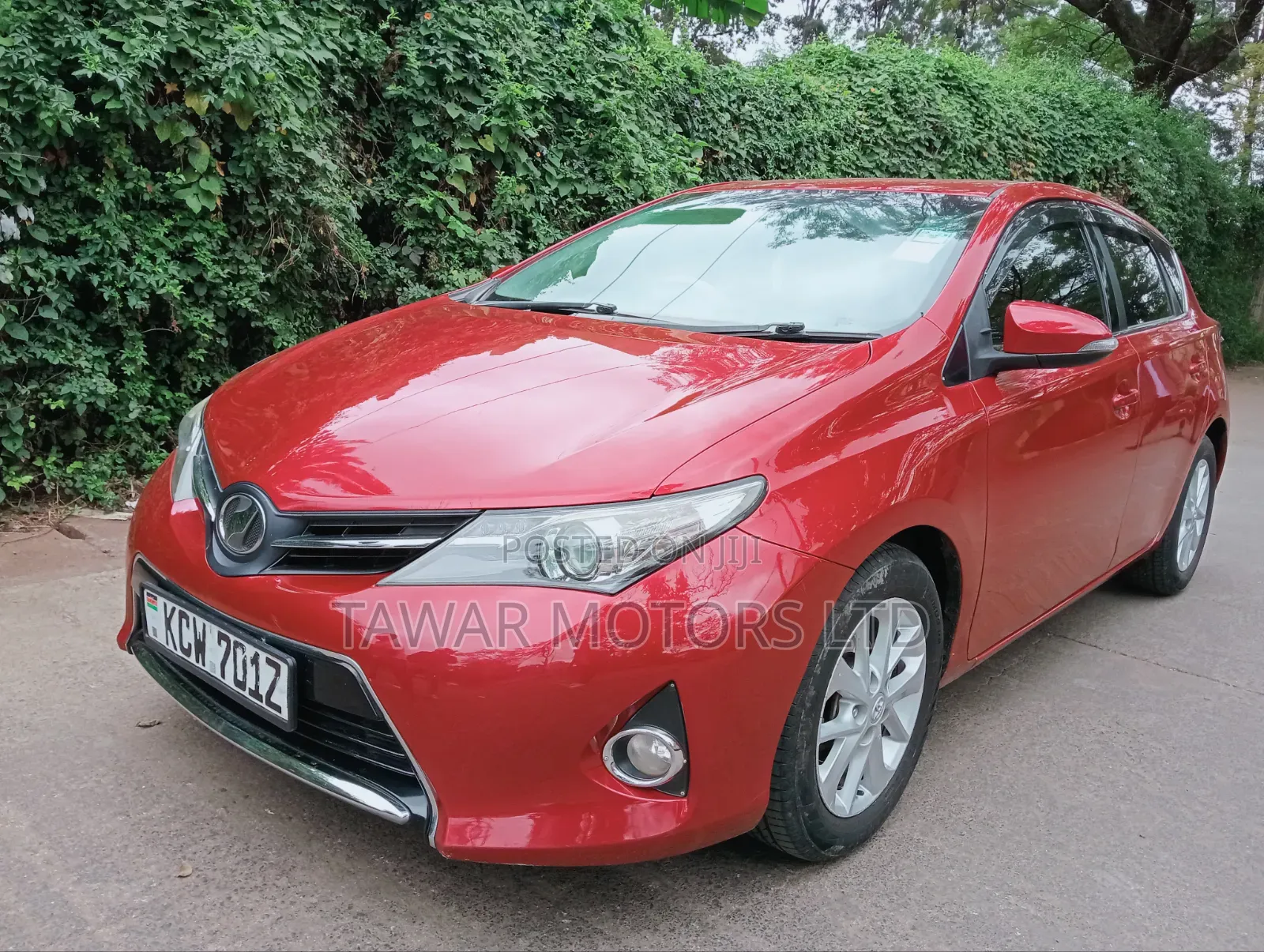 Toyota Auris 2012 Red