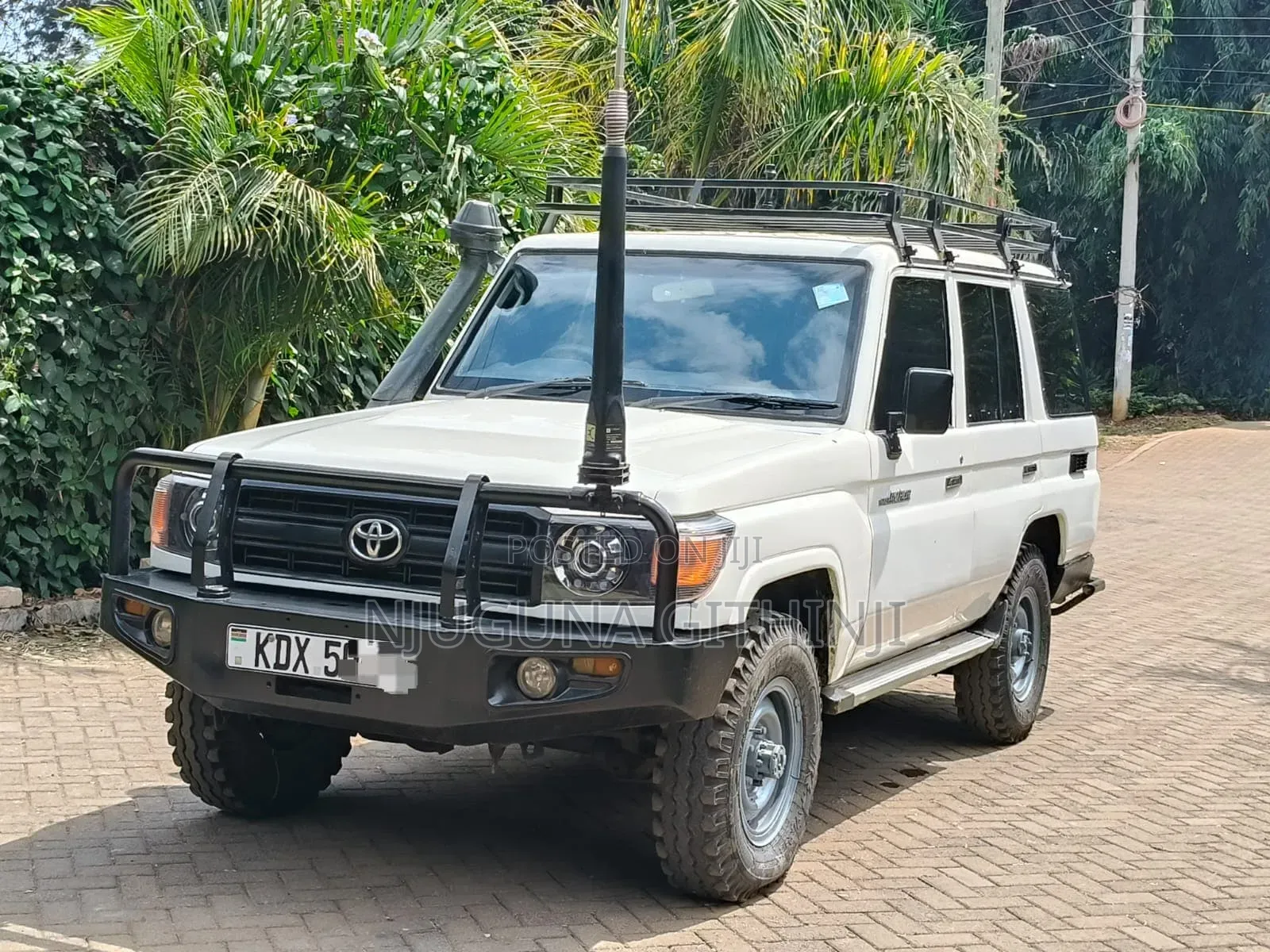 Toyota Land Cruiser 2010 White