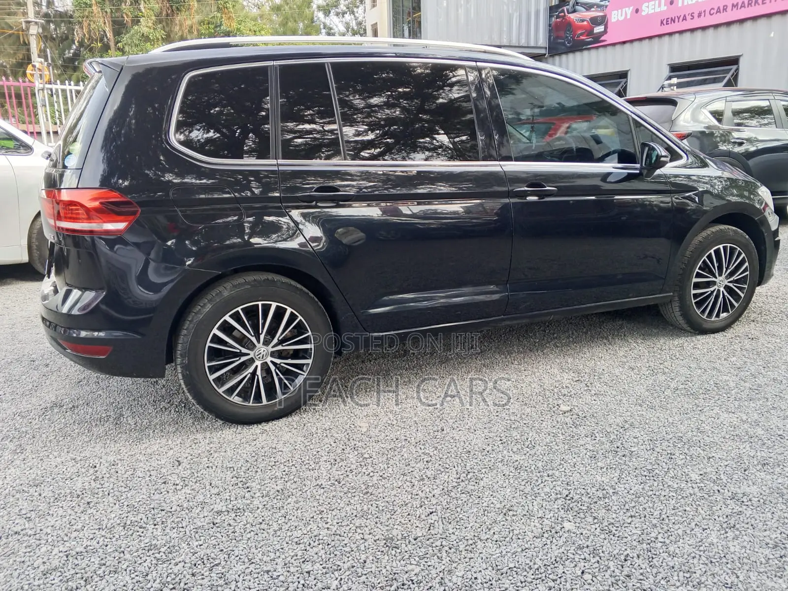 Volkswagen Touran 2017 Black