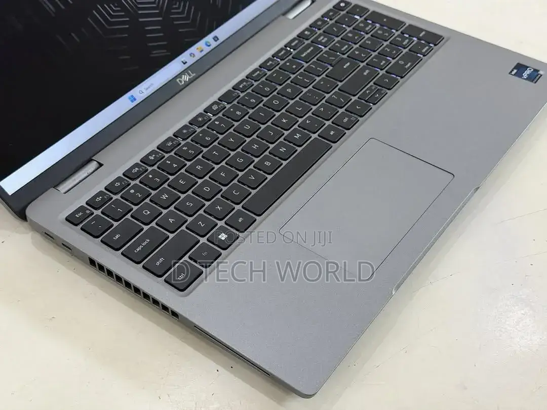 Laptop Dell Precision 3580 16GB Intel Core i7 SSD 512GB