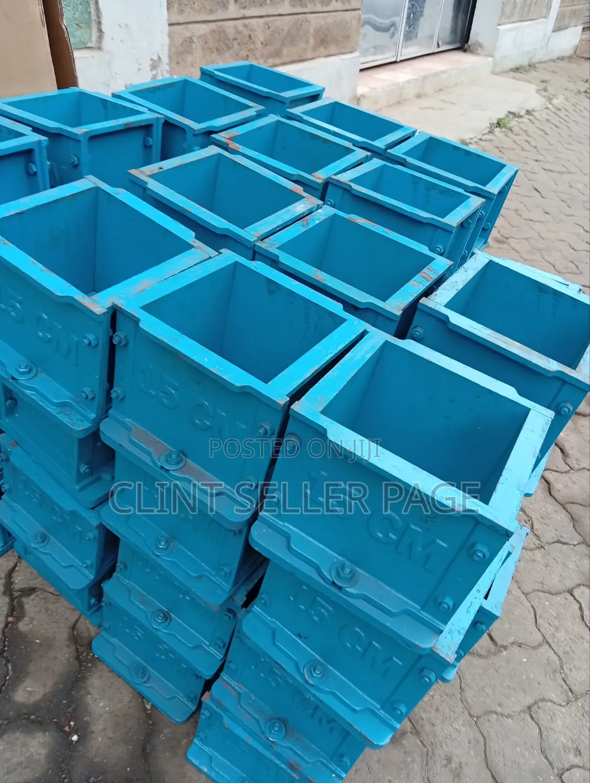 High Accuracy Concrete Cube Former