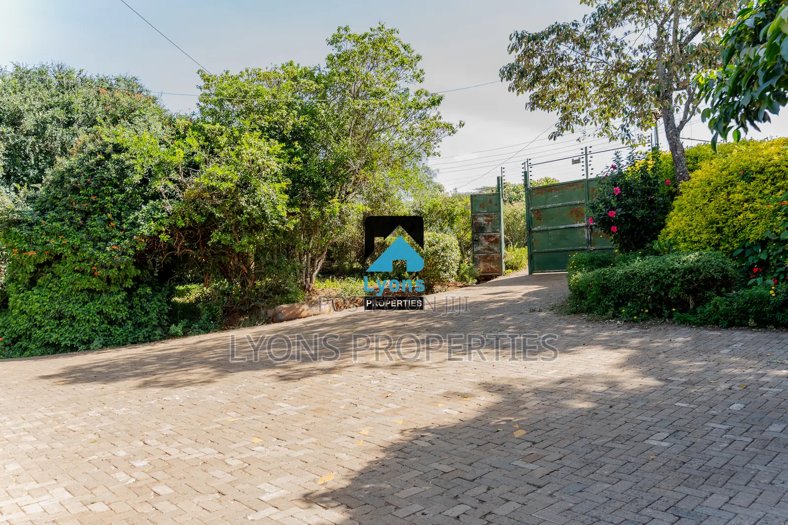 3/4 Acre Of Land For Sale In Maasailodge Including A 6 Bdrm
