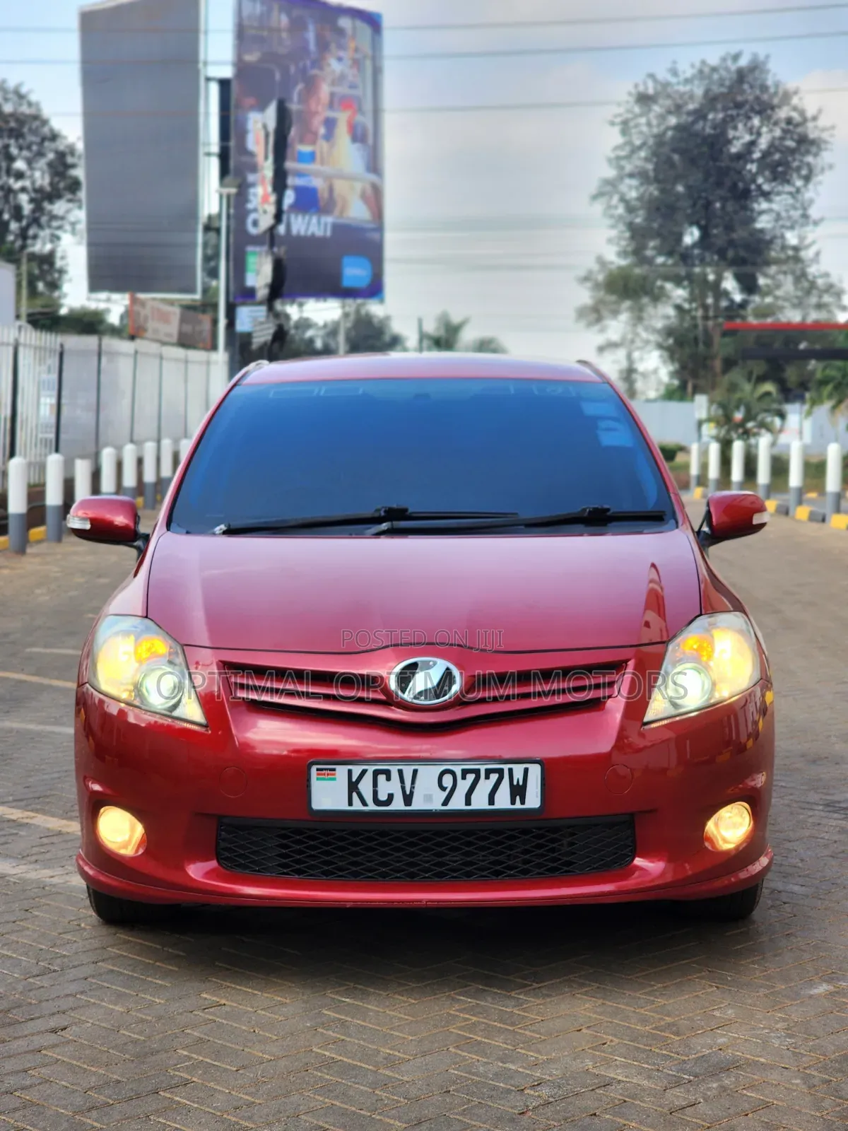 Toyota Auris 2012 Red