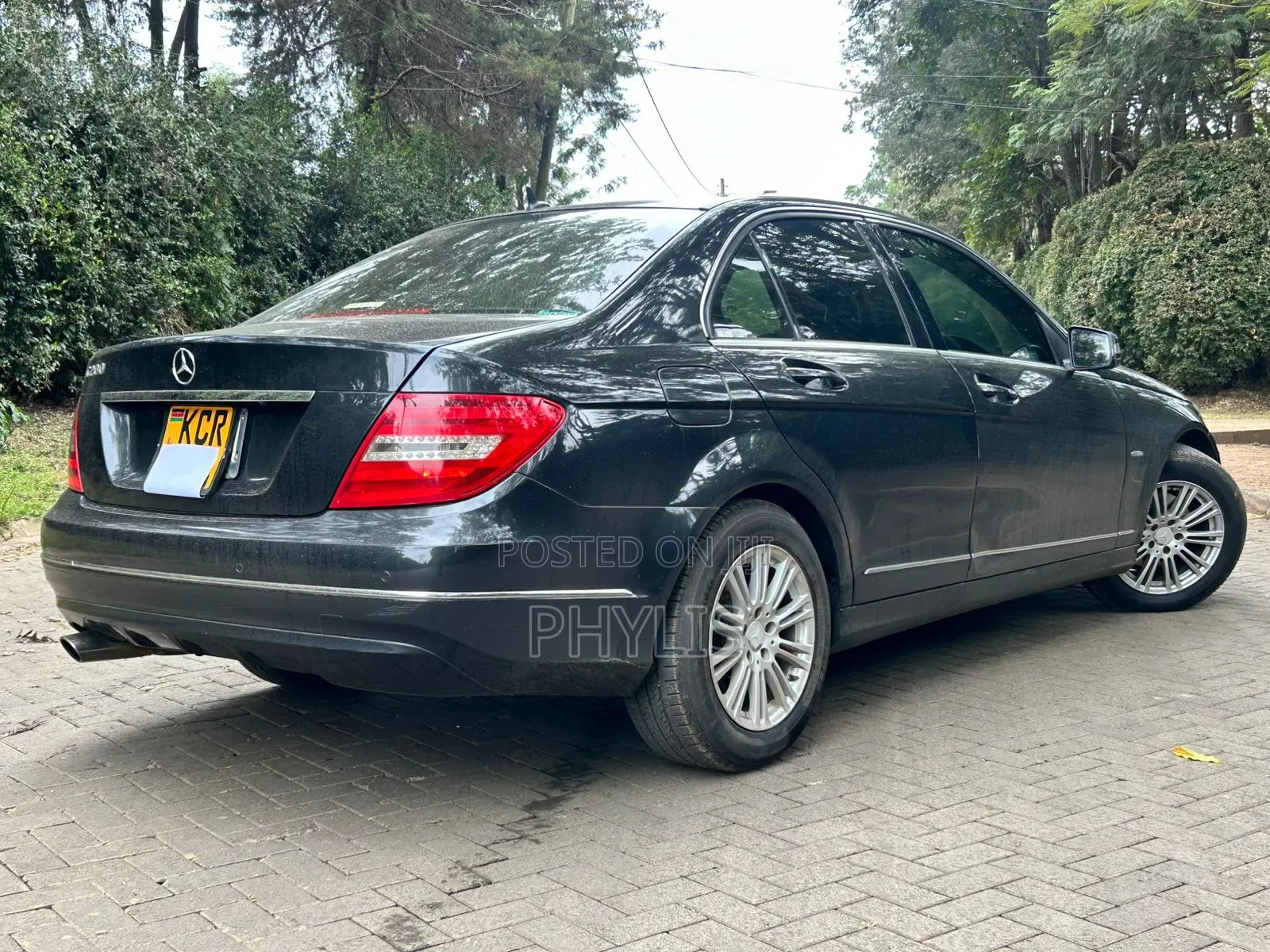 Mercedes-Benz C200 2011 Blue