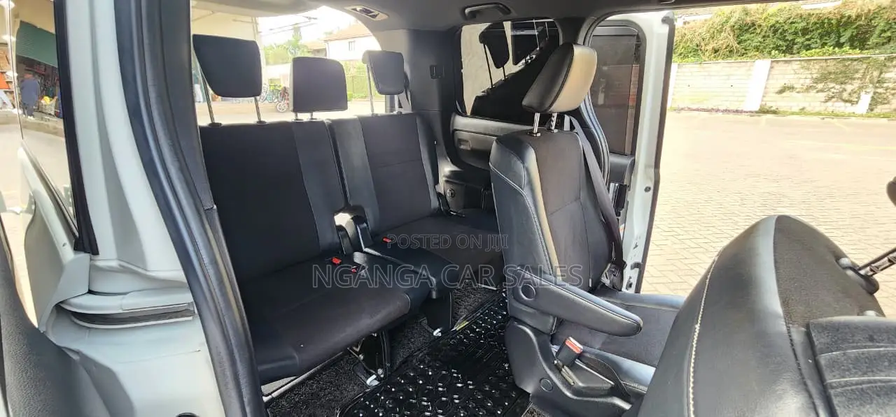 Toyota Noah 2.0 FWD (7 Seater) 2018 White