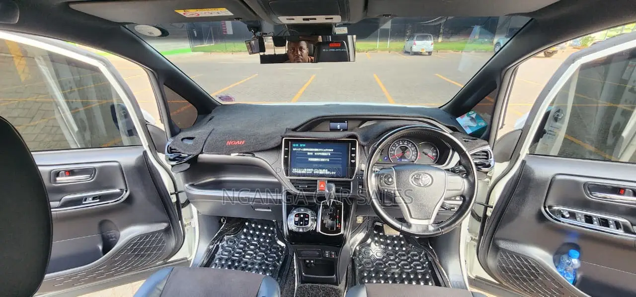 Toyota Noah 2.0 FWD (7 Seater) 2018 White