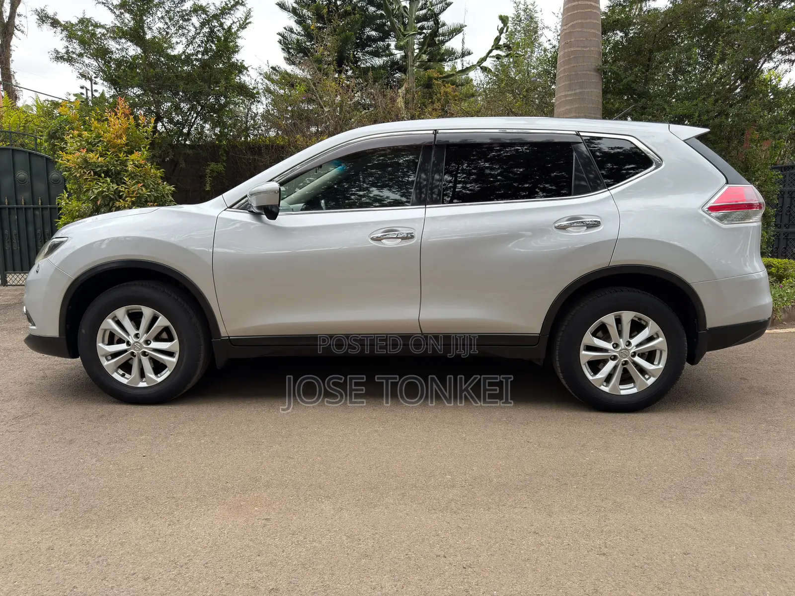 Nissan X-Trail 2.0 Petrol FWD 2015 Silver