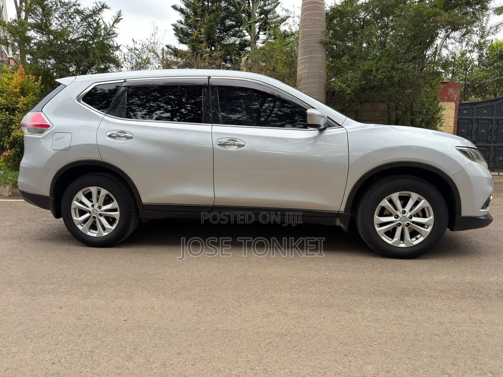 Nissan X-Trail 2.0 Petrol FWD 2015 Silver