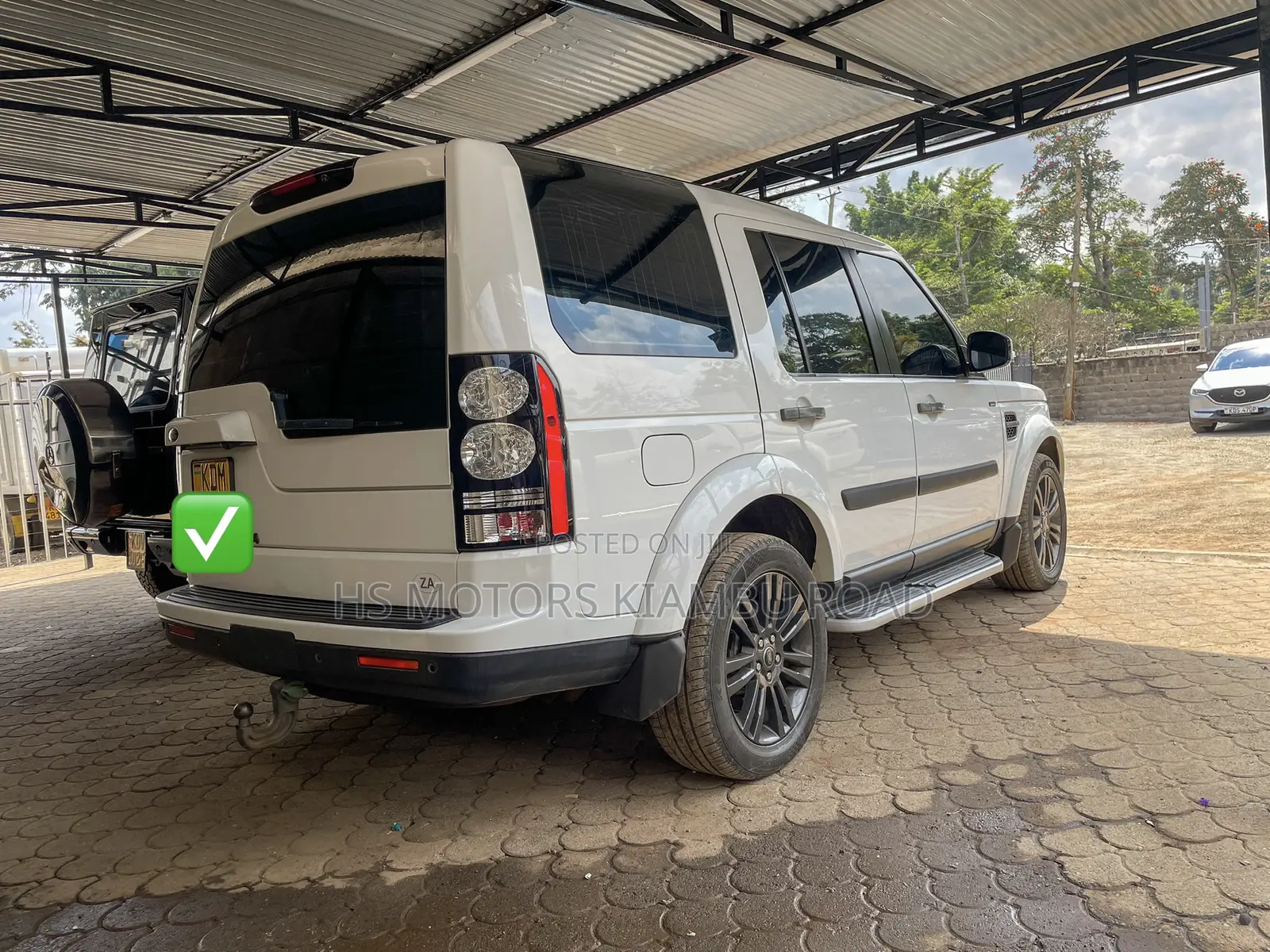 Land Rover Discovery 2016 White