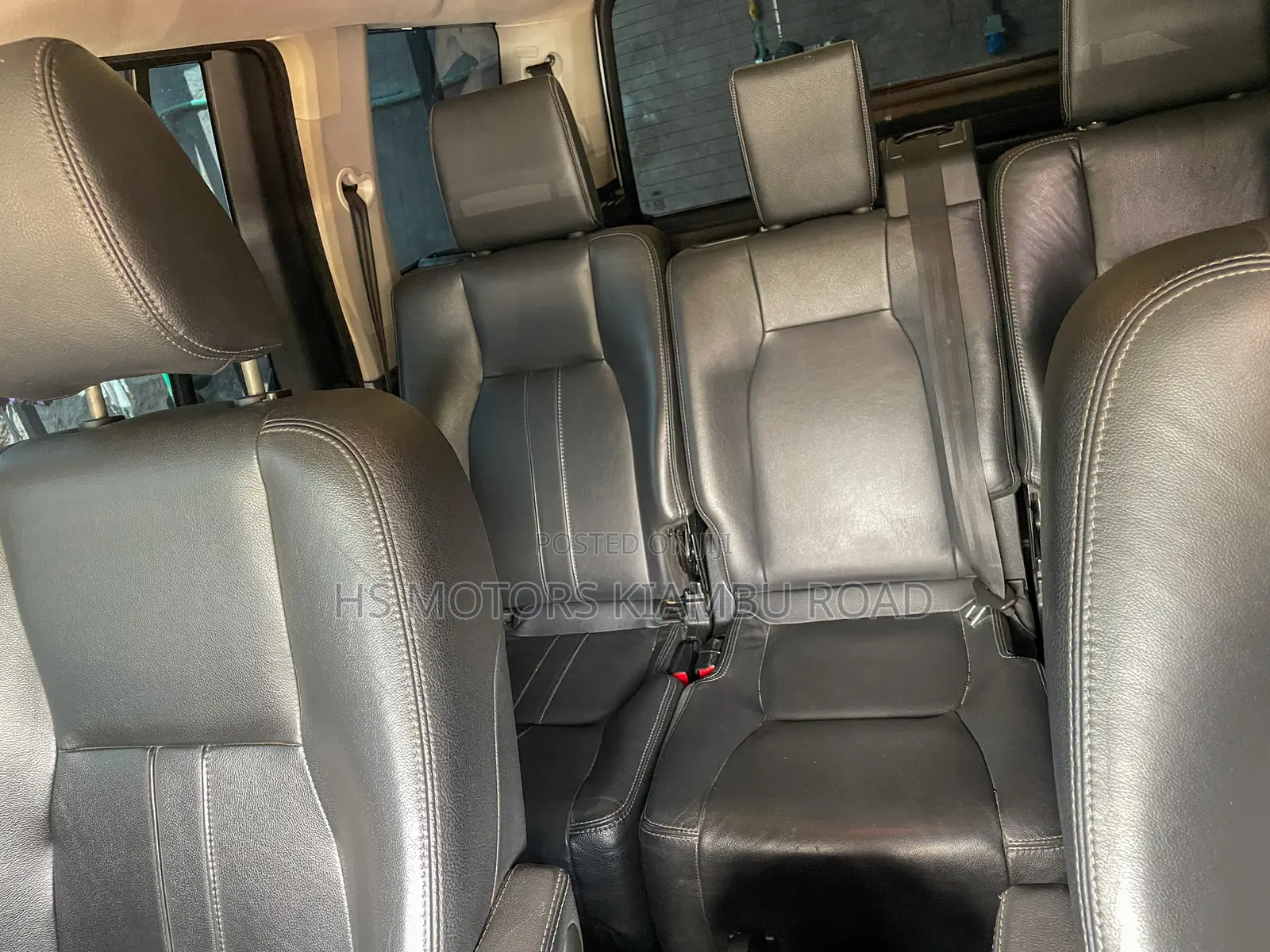 Land Rover Discovery 2016 White