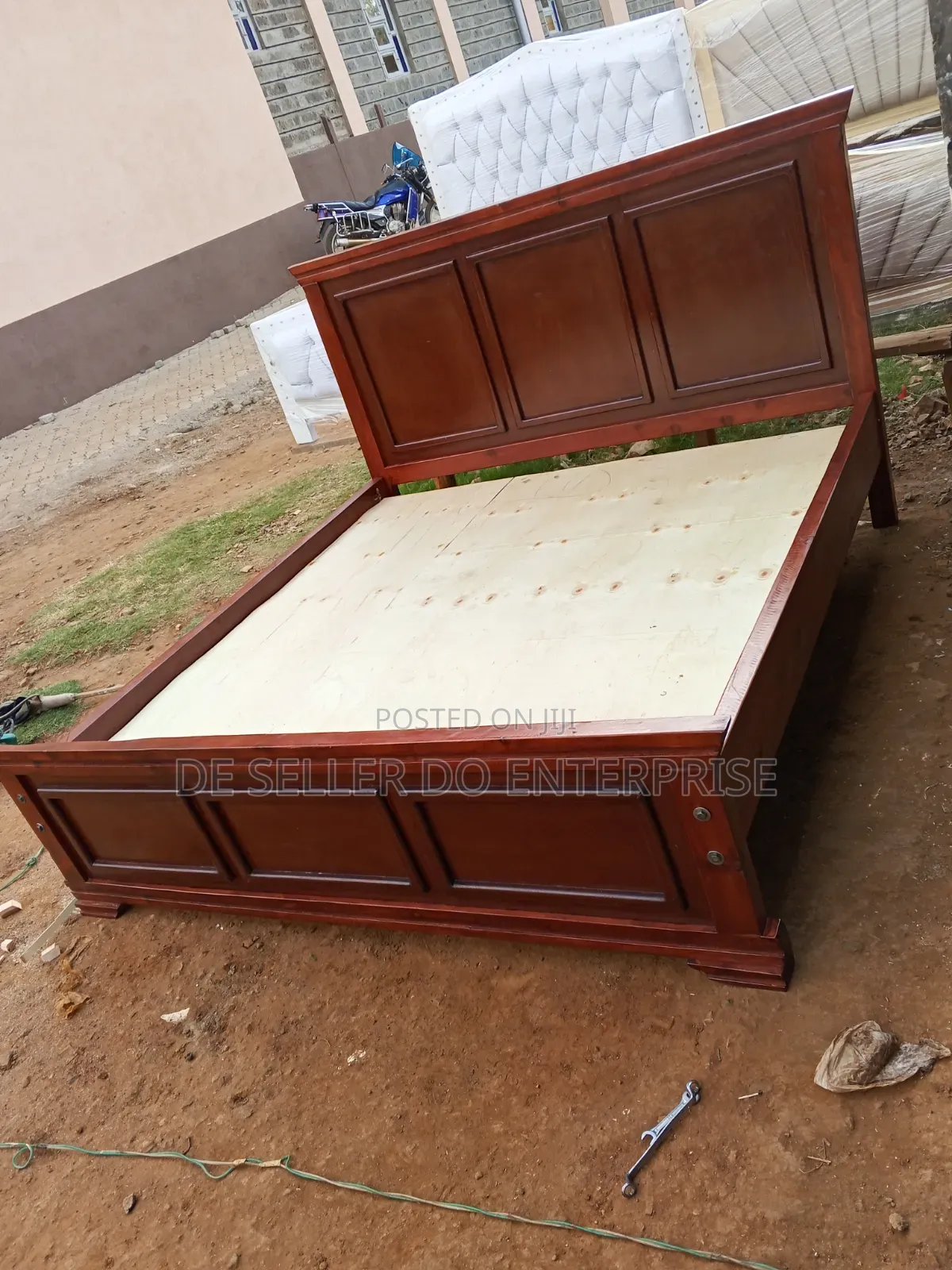 White Board Bed 5*6 2 Without Side Drawers