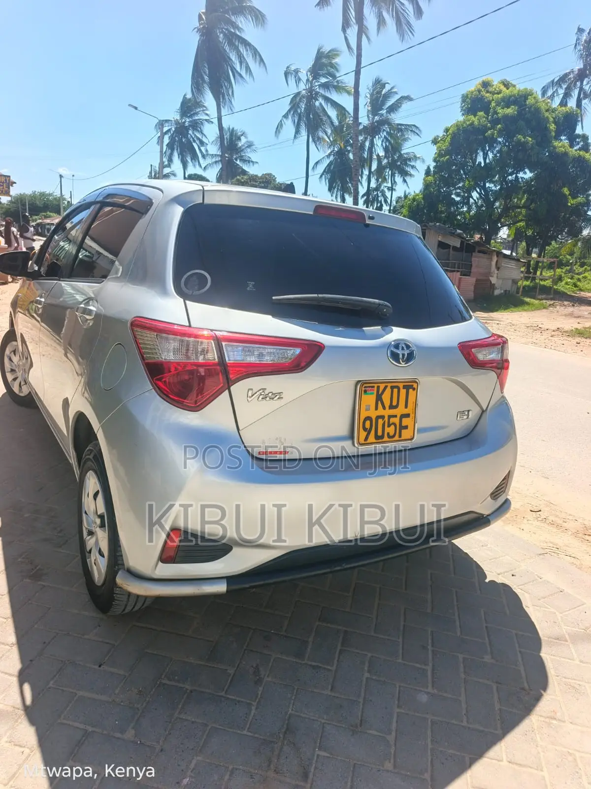 Toyota Vitz 1.5 FWD Hybrid 5dr 2017 Silver