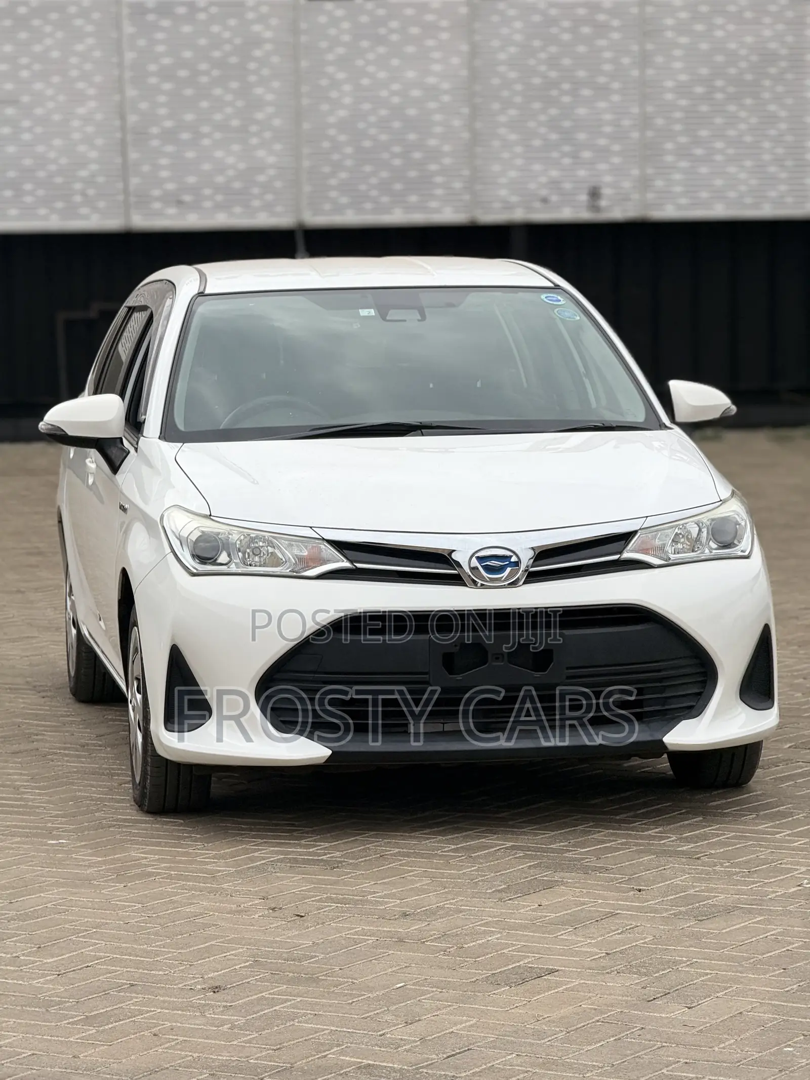 Toyota Corolla Fielder 1.5 Hybrid FWD 2018 White