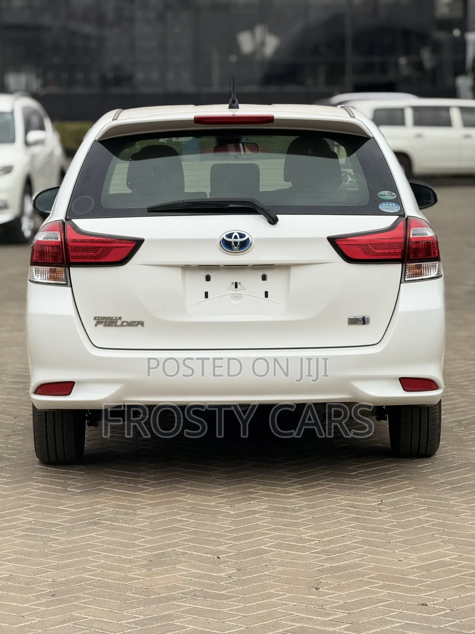 Toyota Corolla Fielder 1.5 Hybrid FWD 2018 White