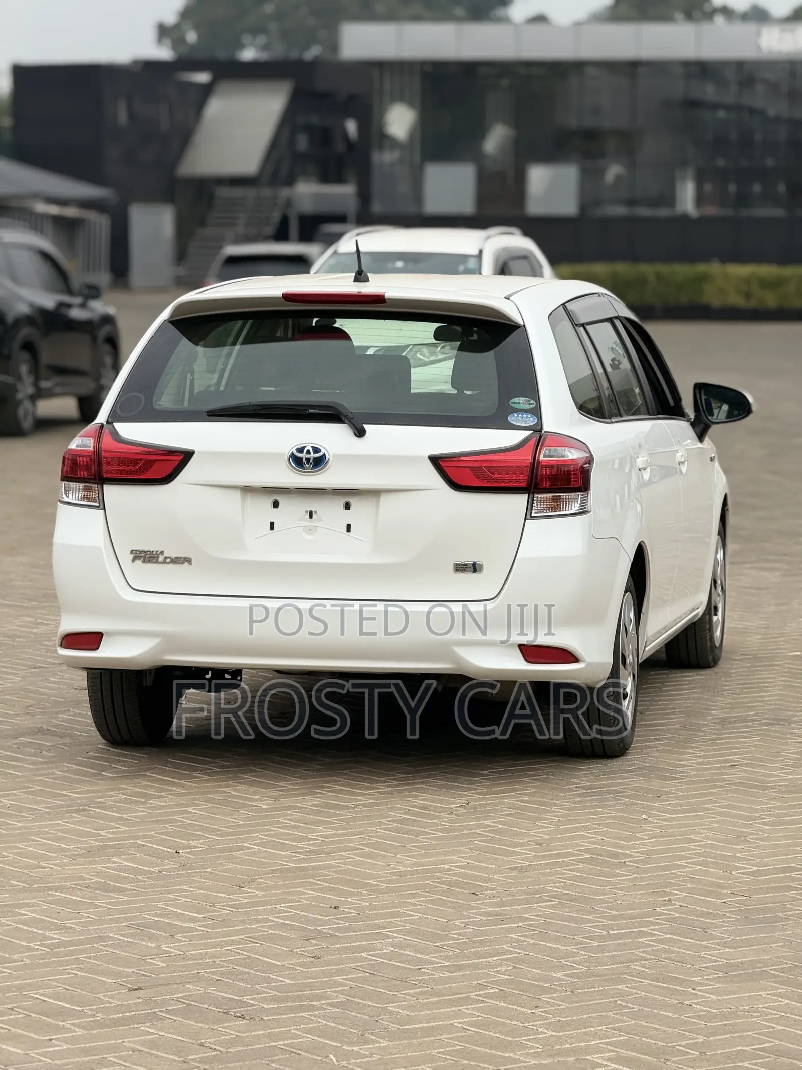 Toyota Corolla Fielder 1.5 Hybrid FWD 2018 White