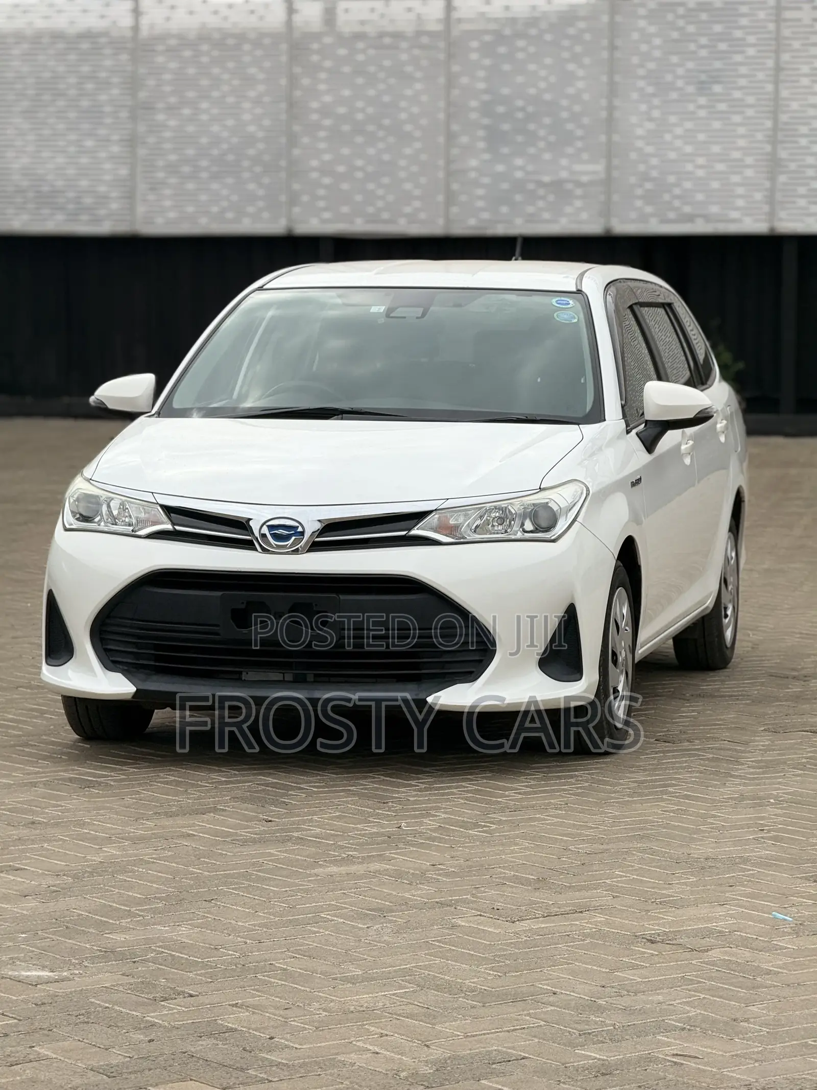 Toyota Corolla Fielder 1.5 Hybrid FWD 2018 White