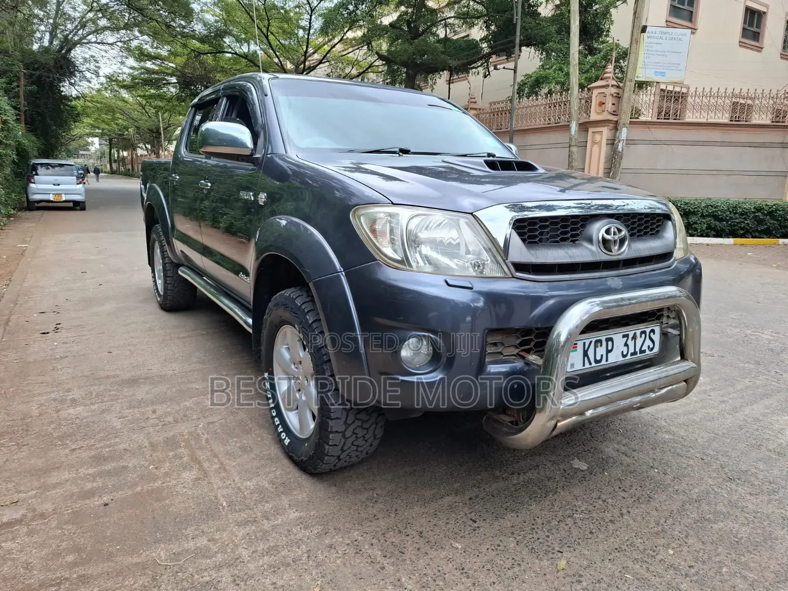 Toyota Hilux 2011 Gray