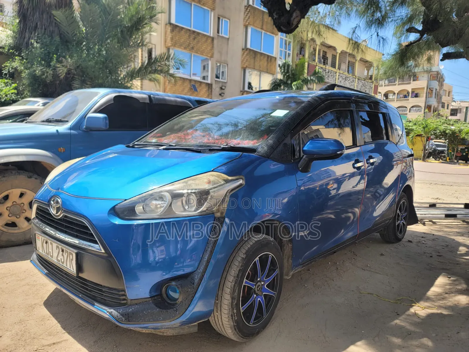 Toyota Sienta 2016 Blue