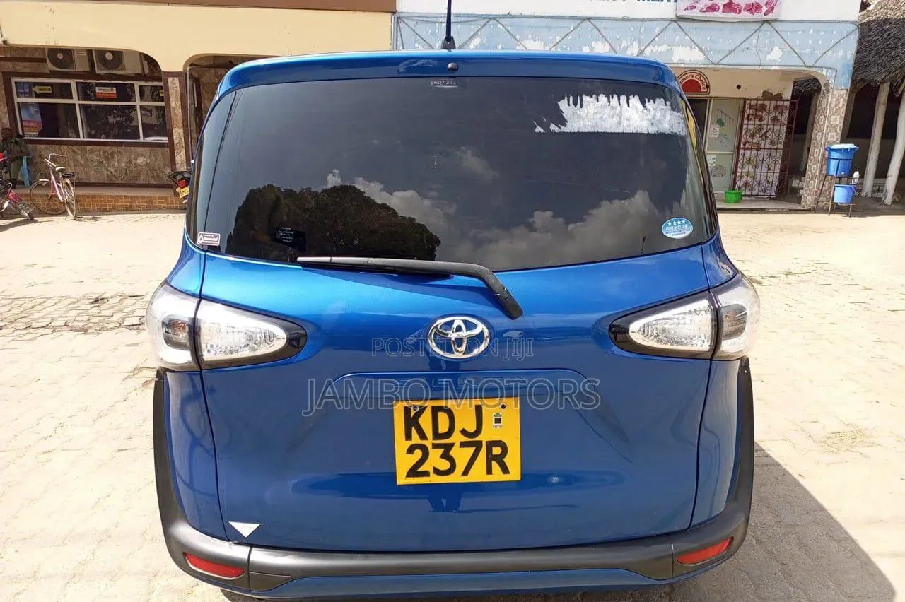 Toyota Sienta 2016 Blue