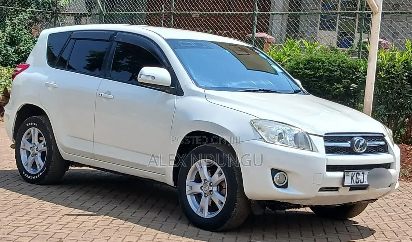 Toyota RAV4 2010 White