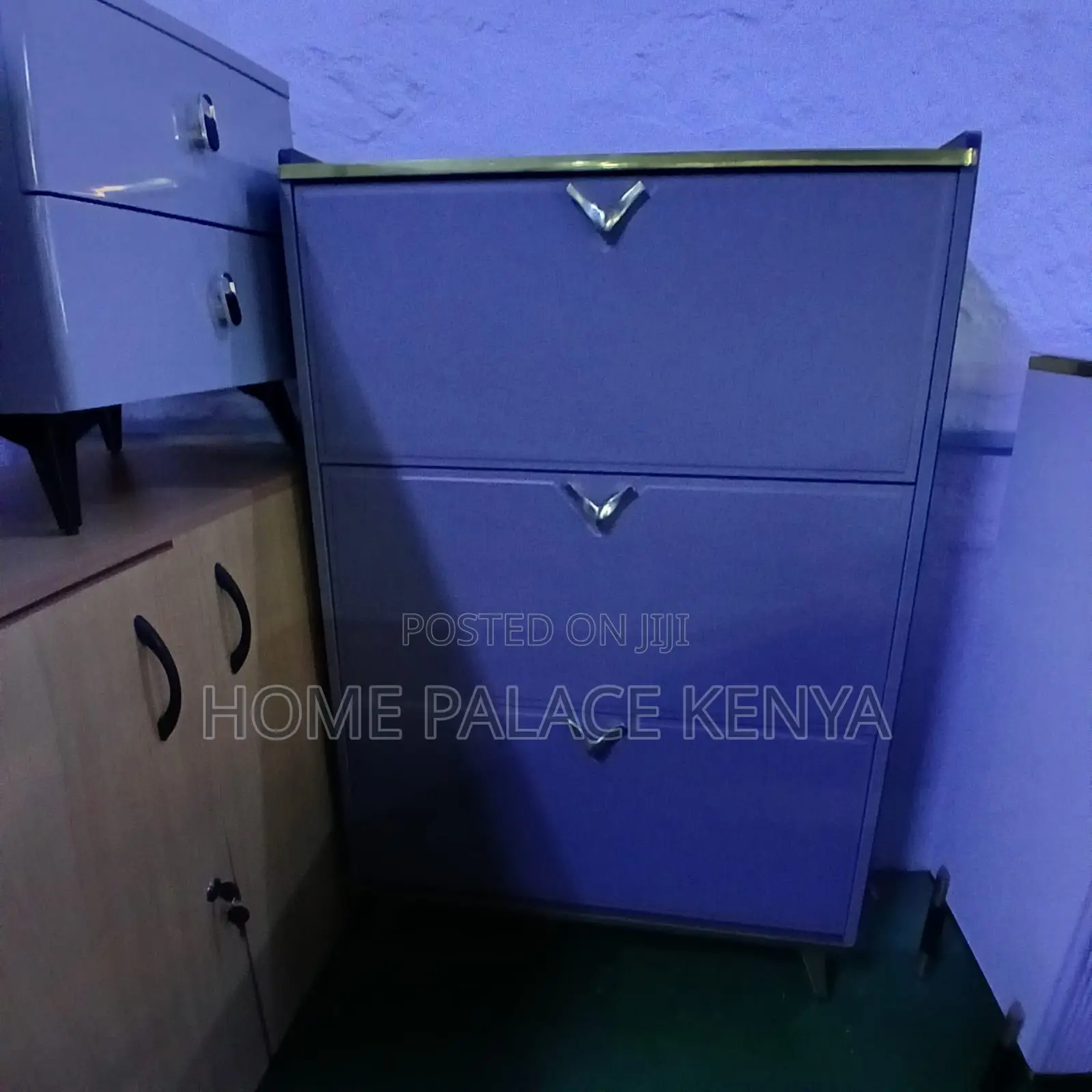 Shoe Rack: Sleek Bucket Flip Shoe Rack With v Shaped Handles