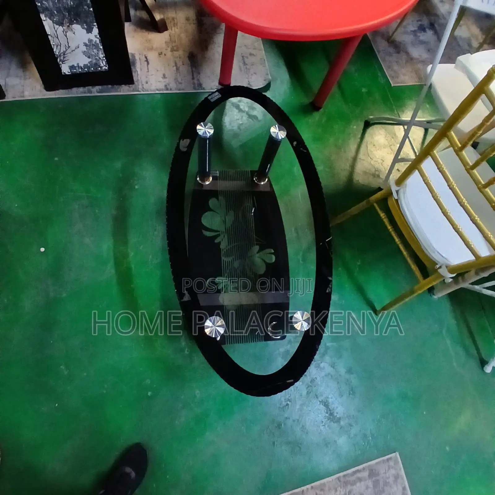 Coffee Table: Minimalist Oval Glass Table With Black Details