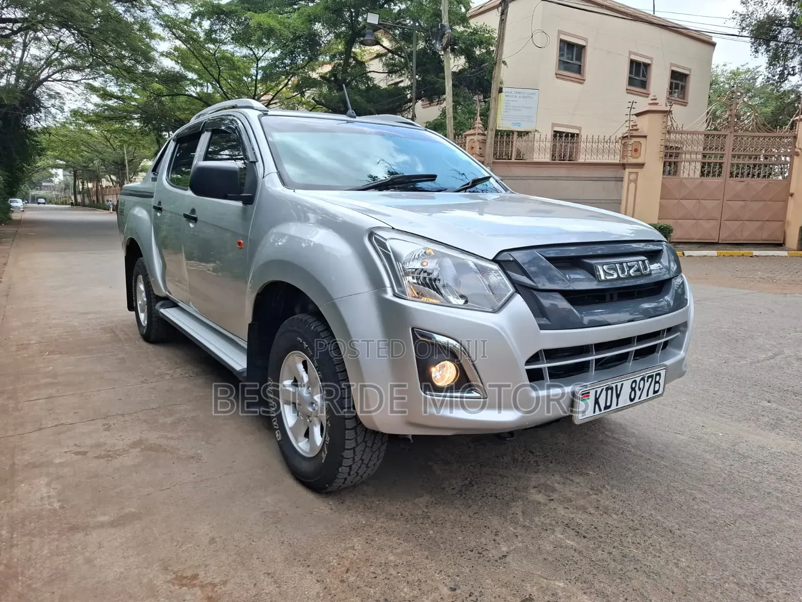 Isuzu D-MAX 2022 Silver