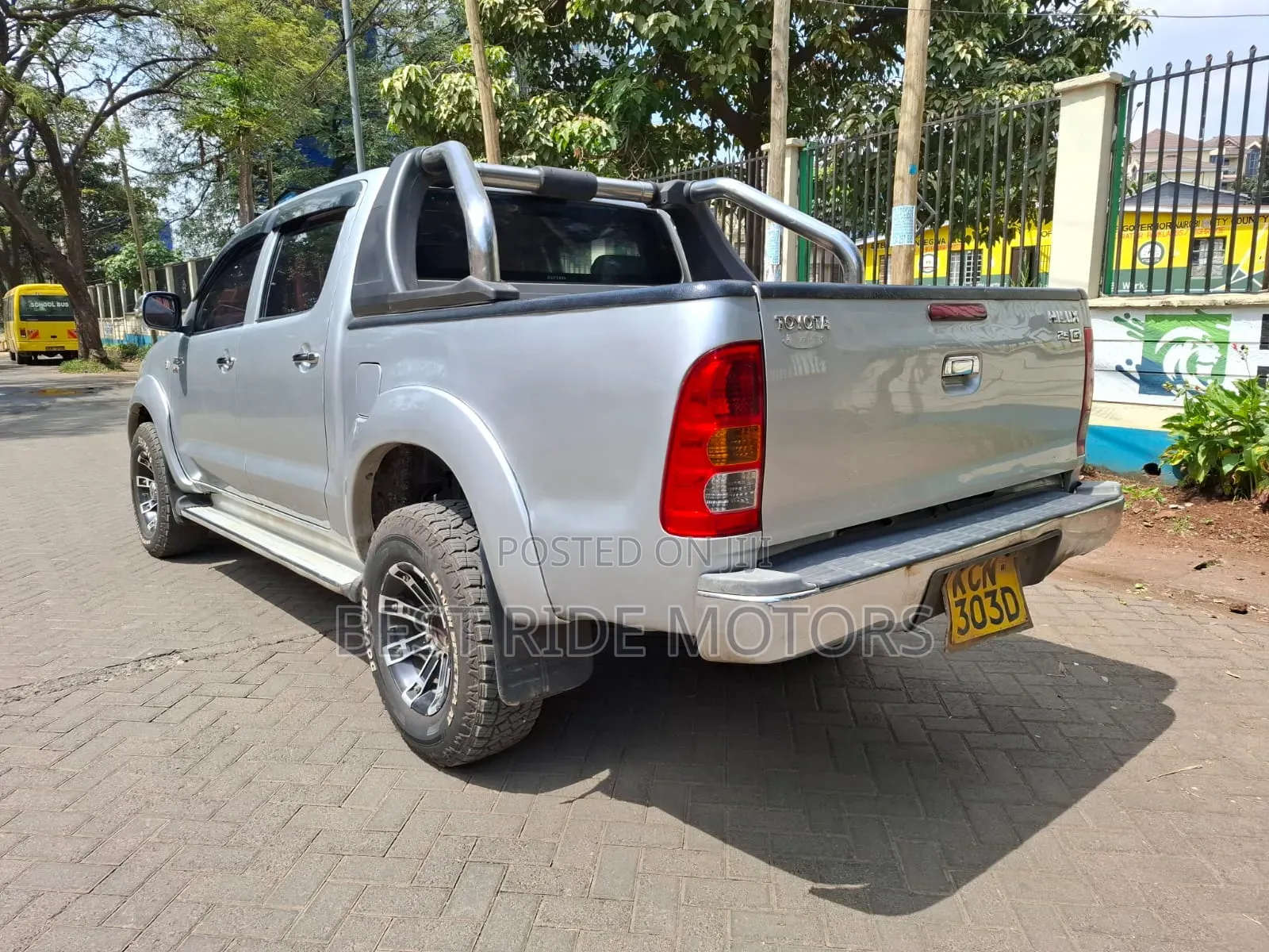 Toyota Hilux 2010 Silver