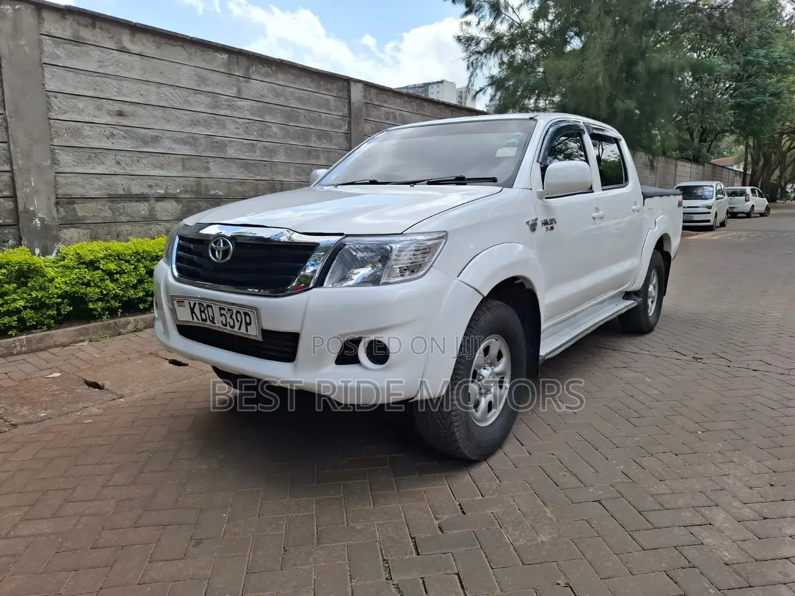 Toyota Hilux 2.5 D-4D 4X4 SRX 2012 White