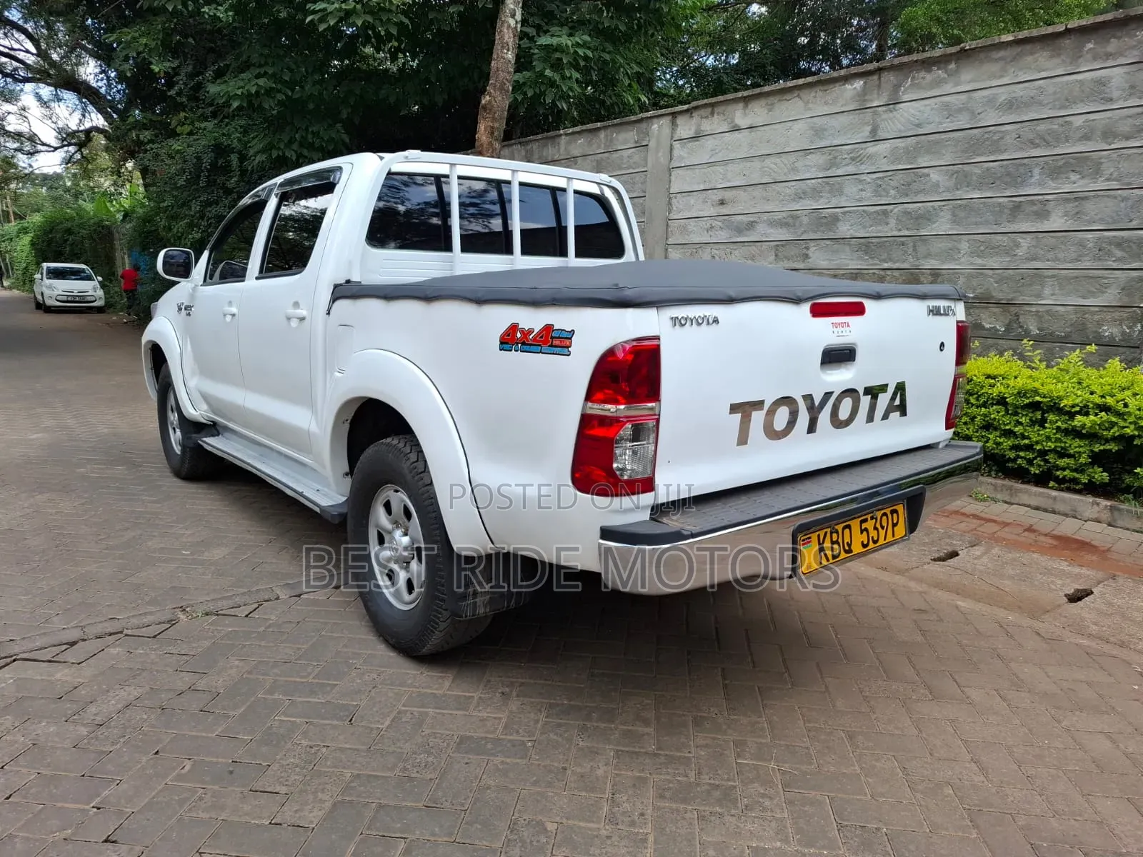 Toyota Hilux 2.5 D-4D 4X4 SRX 2012 White