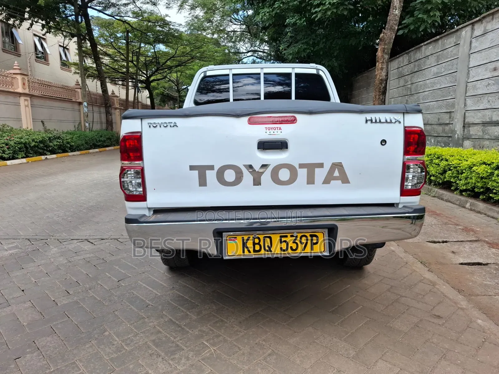 Toyota Hilux 2.5 D-4D 4X4 SRX 2012 White