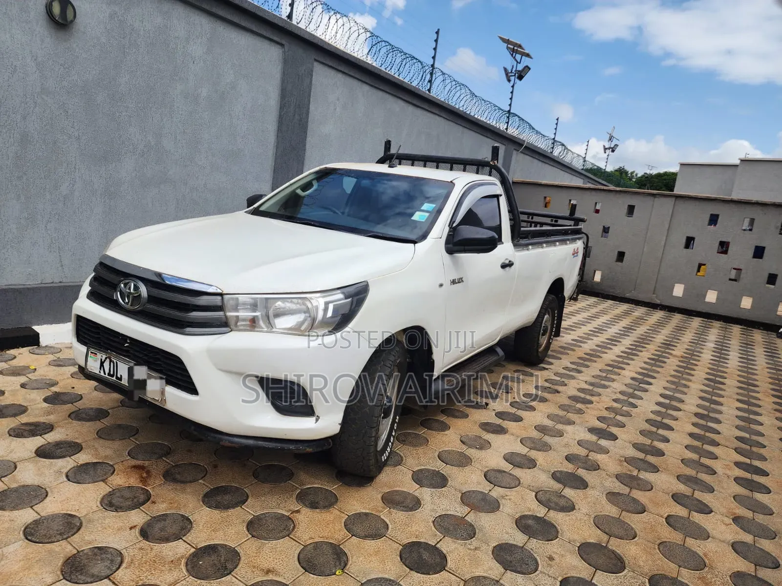 Toyota Hilux 2023 Ivory