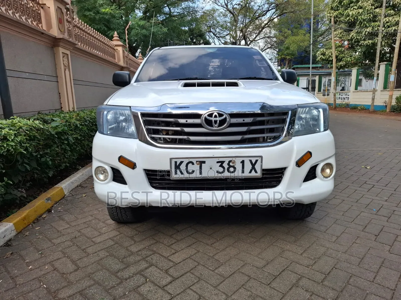 Toyota Hilux 2.5 D-4D 4X4 SRX 2011 White