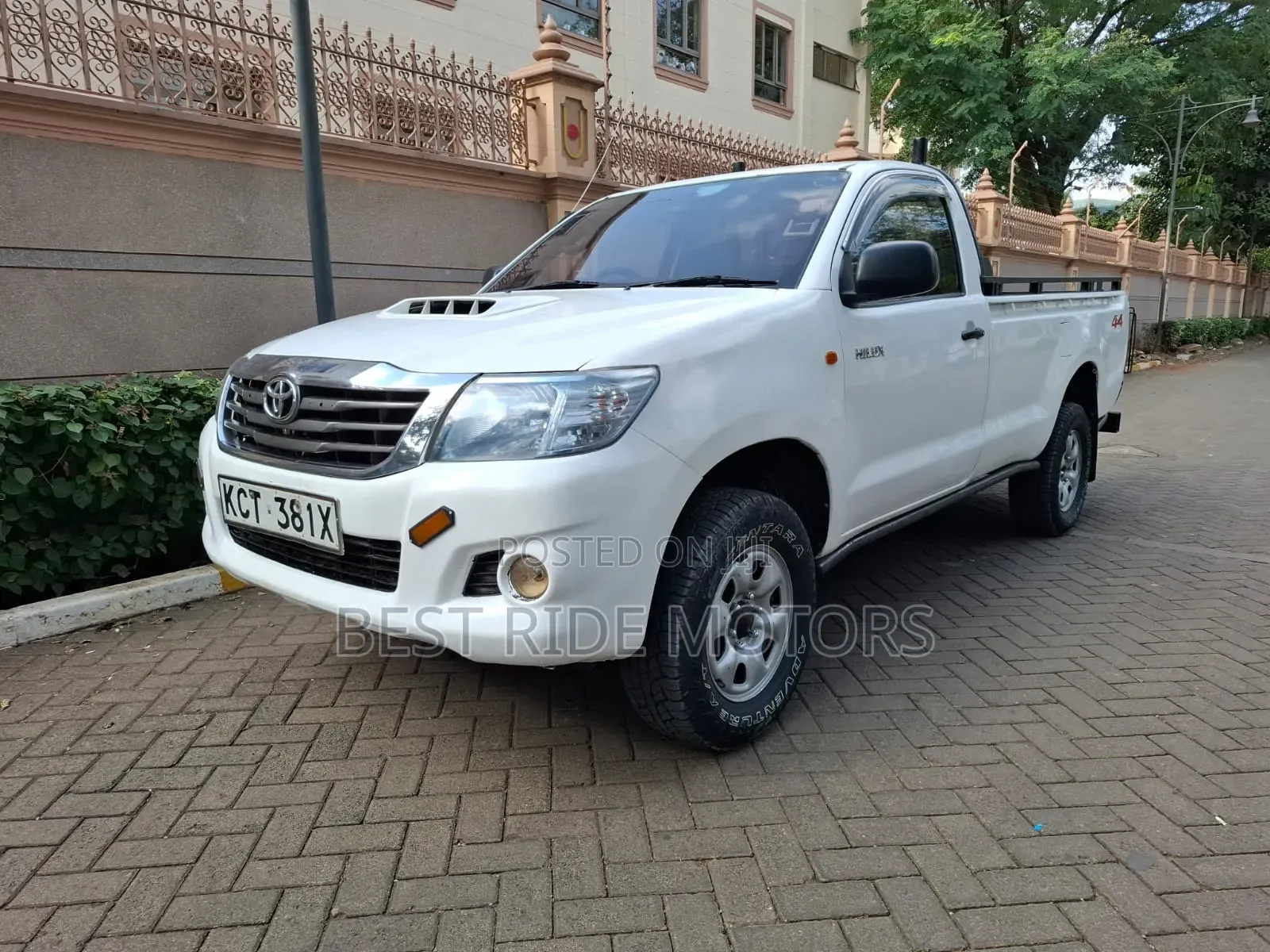 Toyota Hilux 2.5 D-4D 4X4 SRX 2011 White
