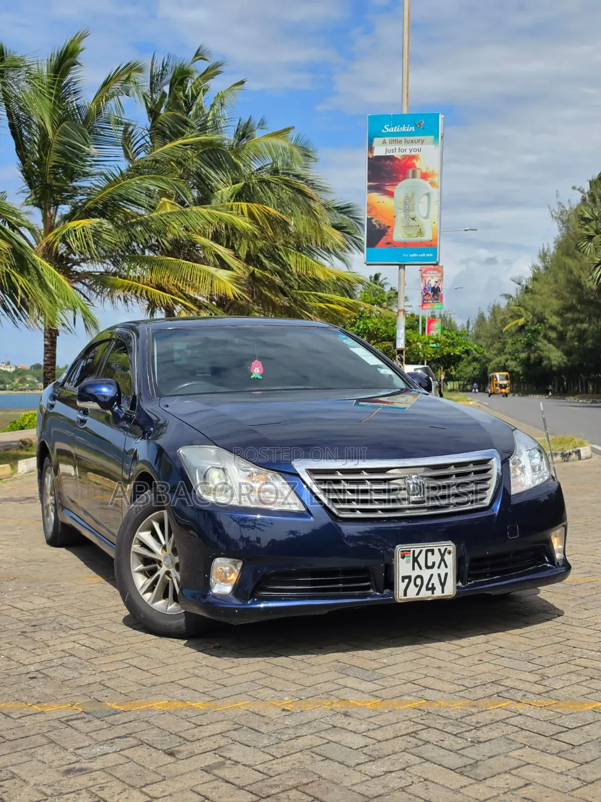 Toyota Crown 2013 Blue