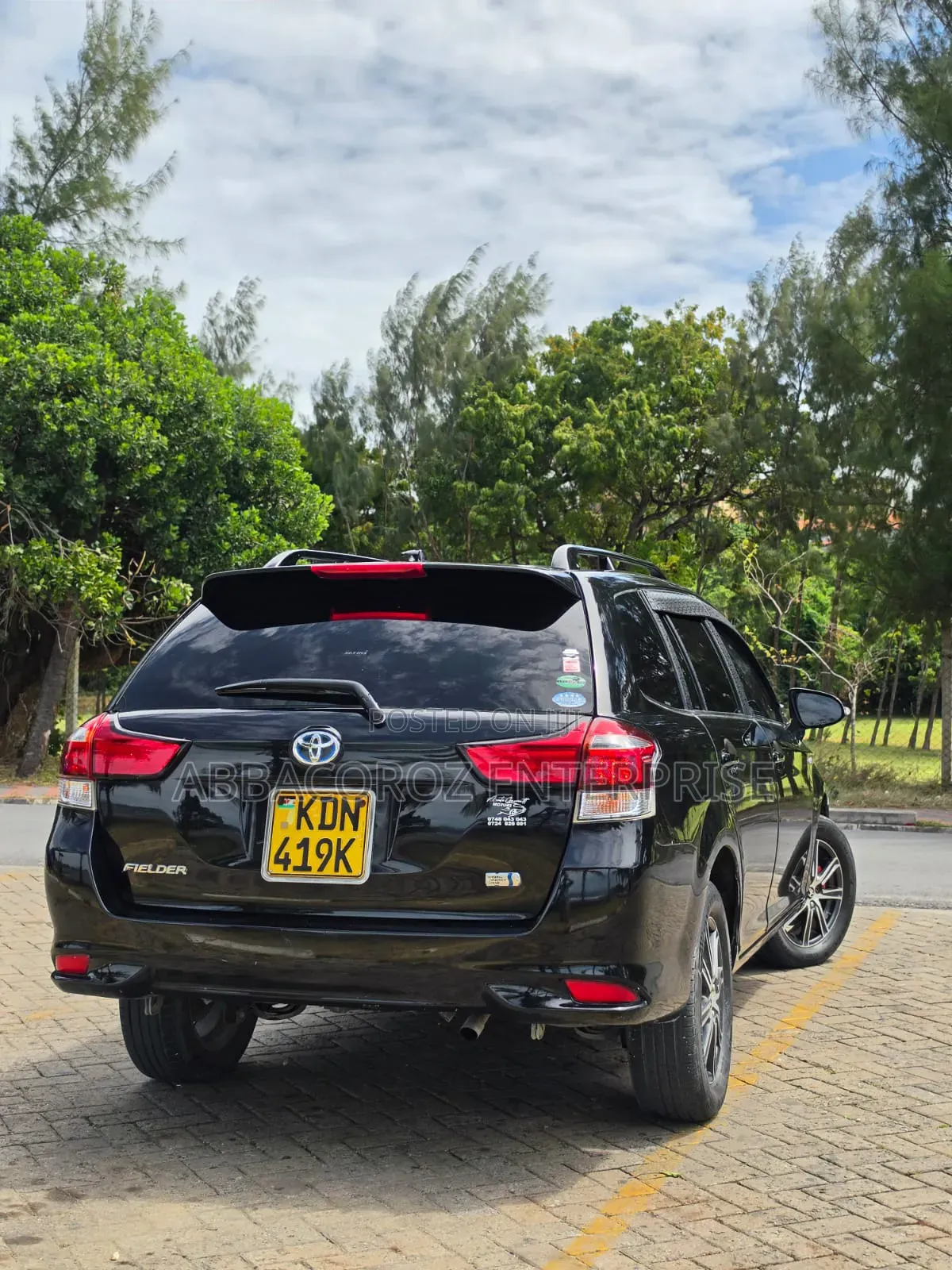 Toyota Corolla Fielder 1.5 Hybrid FWD 2015 Black